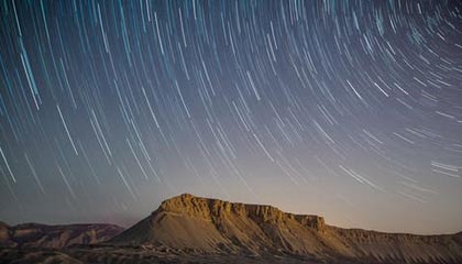 九游官网下载电脑版-广东宏远连续夺冠纪录备受关注，广东宏远队总冠军领奖画面
