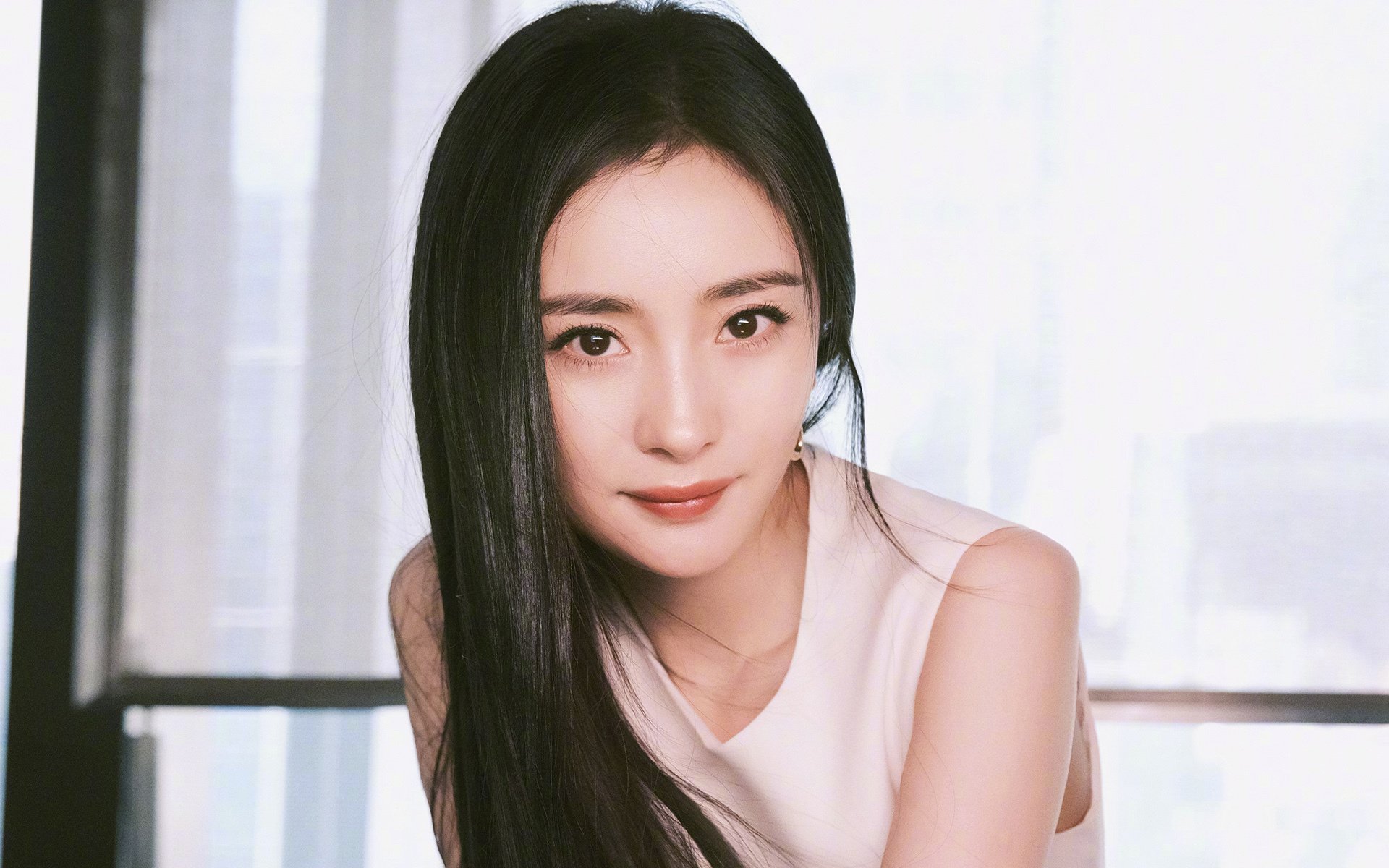 乌拉圭中锋梅开二度,带领球队取胜,乌拉圭中场厉害的球员