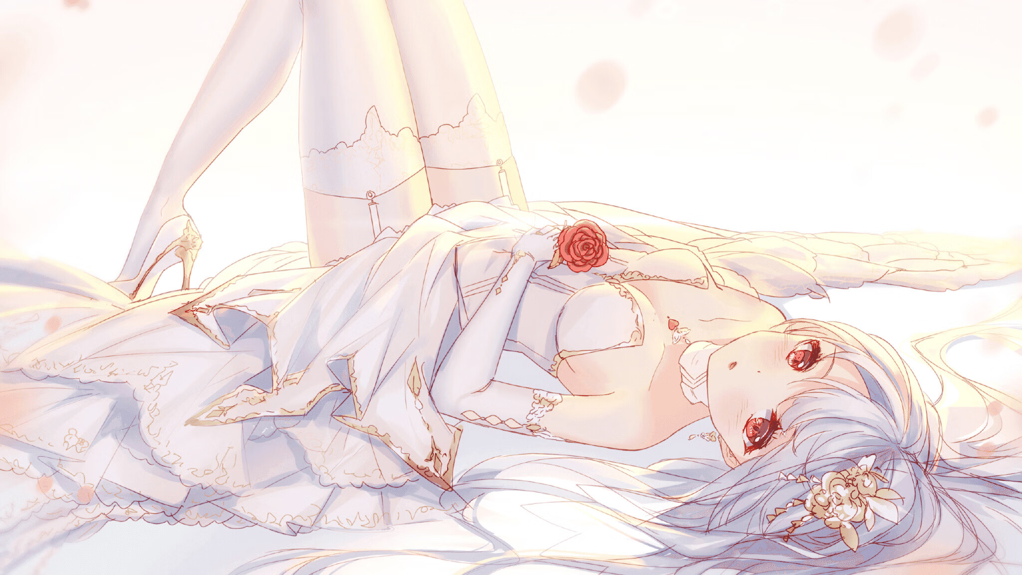 利物浦后卫亚诺普犀利抢断，带球发起反击，利物浦的阿诺德