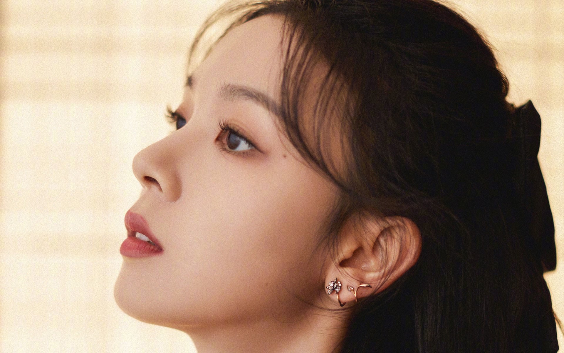 尼古拉·西尔维斯特里在男子撑杆跳中获得银牌，尼古拉维奇拳击