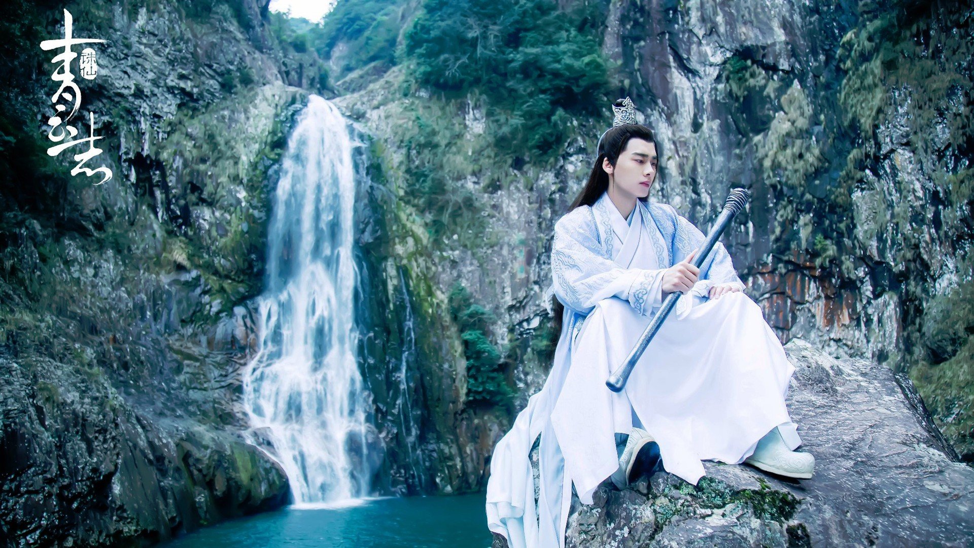 球队前锋组合失联是否意味着进攻战术应重新设计，前锋足球队员